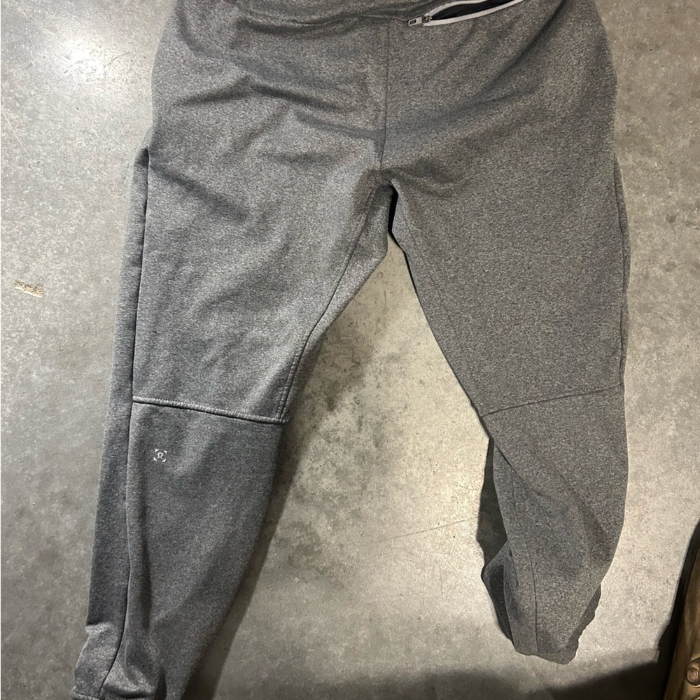 LULULEMON Men’s Joggers Slightly Worn- Size LARGE